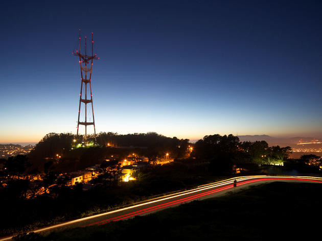 How Flashing Lights on Cell Towers Can Save Birds’ Lives